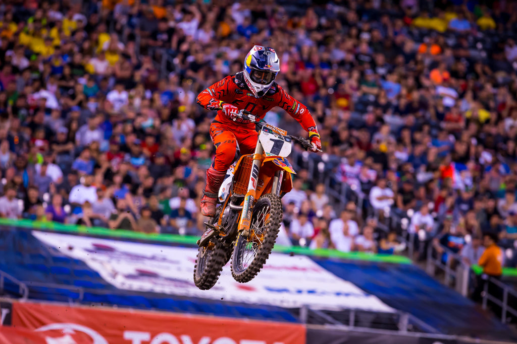DUNGEY RECLAIMS POINTS LEAD WITH A BIG VICTORY AT PENULTIMATE ROUND OF AMA SUPERCROSS CHAMPIONSHIP